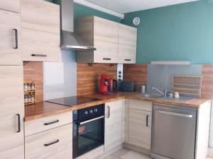 CAP CORNICHE piscine, studio cabine 4 personnes clim, wifi et parking