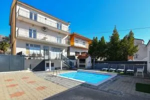 Apartment Dijana with private pool - 顿吉普罗洛扎克