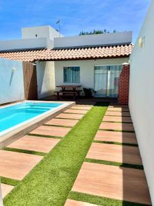 Casa e pool, beach and view awaits carnival
