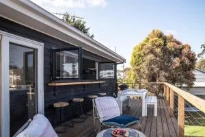 Sunlit Deck Game Room, Bar Window and Beach - 3min - Bellbrae