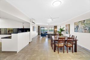 Sunrise Harbour and CBD Views