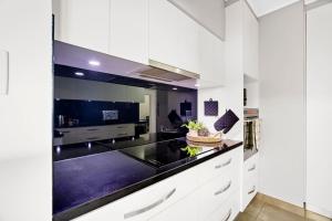 Sunrise Harbour and CBD Views