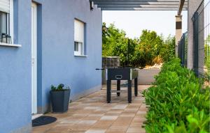 6 Bedroom Amazing Home In Bilice