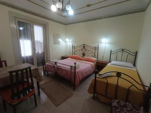 Basic Triple Room with Shared Bathroom