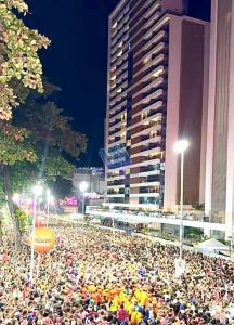 APARTAMENTO SOFISTICADO, VISTA MAR e ACESSO EXCLUSIVO à PRAIA