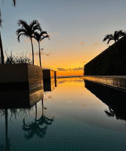 APARTAMENTO SOFISTICADO, VISTA MAR e ACESSO EXCLUSIVO à PRAIA