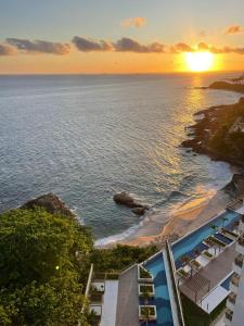 APARTAMENTO SOFISTICADO, VISTA MAR e ACESSO EXCLUSIVO à PRAIA