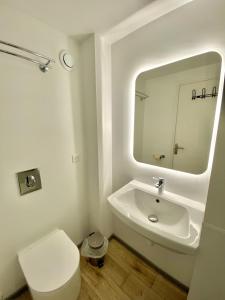 Hotels Cit'hotel Design Booking Evry Saint-Germain-les-Corbeil Senart : photos des chambres