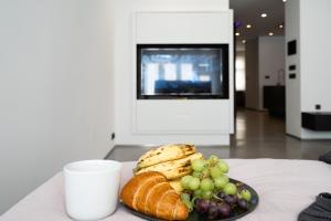 The Grand Krocínova Loft - Golden Bond Retreat