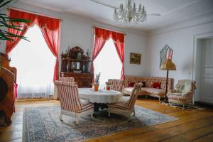 Two-Bedroom Apartment room in Zamek Usobi