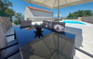 2 Bedroom Gorgeous Home In Dramalj