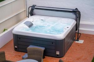 Luxurious Villa - Pool, Hot Tub, Cinema and Golf