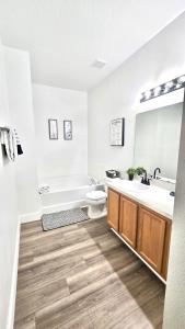 Charming family retreat with Pool & Amenities Disney & top Attractions