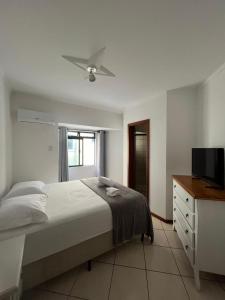 Apartamento pé na areia em Meia Praia com churrasqueira com vista mar