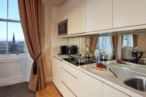 One Bedroom Premier City View room in Fraser Suites Edinburgh