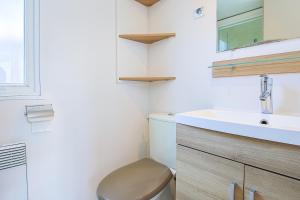 Campings Mobil home Luminosa plage a 2,5 km : photos des chambres