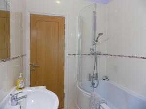 Super Mews for 4, near beach & town