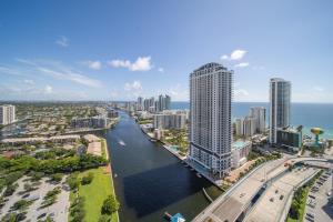 Perfect getaway beach pool and gym 2B 2B
