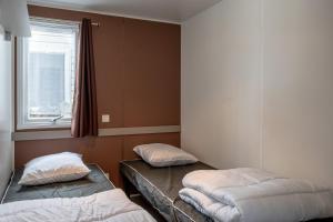 Campings Mobil-home 2 chambres - B : photos des chambres