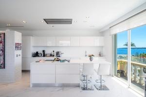 Stunning 3 bedrooms with a sea view terrace