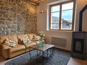Maisons de vacances Maison Le Levant a Chauzon : Maison 4 Chambres