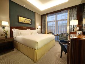 Classic King Room room in The Beaumont Hotel