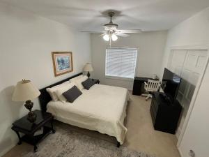 Unique Townhome Next to Memorial Park with Two Car Garage