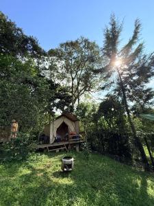 Glamping Colibrí, bosque vecino y vista a la montaña al mismo tiempo