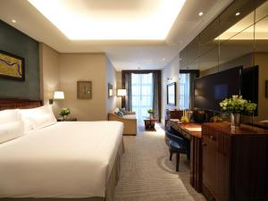Deluxe Junior Suite room in The Beaumont Hotel