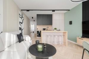 Elegant Apartment with Parking near the Odra River by Renters Prestige