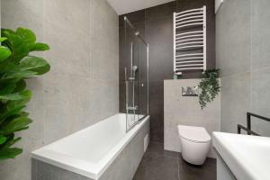 Elegant Apartment with Parking near the Odra River by Renters Prestige