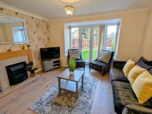 Cosy 3 story home - Willaston