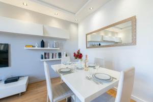 Air-Conditioned 2-Br Apartment with Garage Near the Beach
