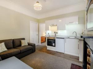 Ground Floor Apartment 2 Minutes from Beach and Town Center