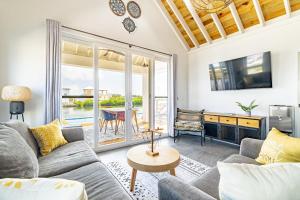 Cameys House and Pool Club at Mahogany Bay