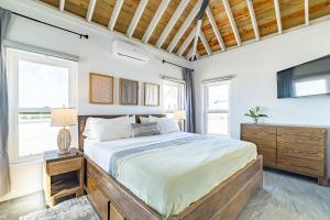 Cameys House and Pool Club at Mahogany Bay