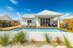 Cameys House and Mistico Beach Club plus Boat Shuttle