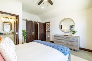 Casa Agua Azul & The Pool Club at Mahogany Bay