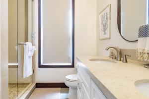 Casa Agua Azul & The Pool Club at Mahogany Bay