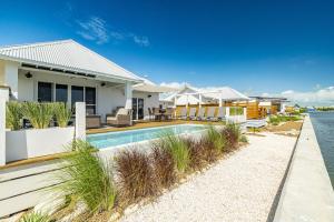 Peace of Mind and Mistico Beach Club plus Boat Shuttle