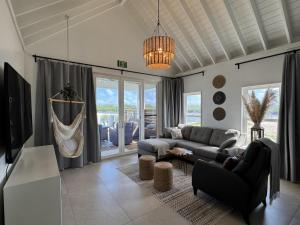 Peace of Mind and Mistico Beach Club plus Boat Shuttle