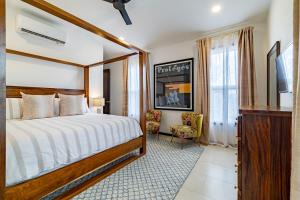 Casa Playa de Denver + Pool Club at Mahogany Bay