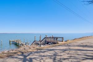 1 Mi to Colonial Beach Boardwalk Home with Fire Pit