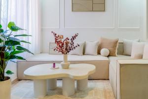 Downtown Gueliz Modern 1BR AC, Fast WIFI , Parking