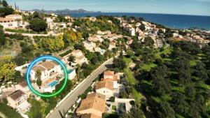 Villa soleil - Vue mer et montagne - Piscine privée, tennis, accès plage à pied