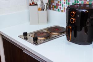 Serene City Stay Trendy Cozy Makati Condo Fun Swim Gym Netflix 4047