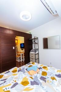 Serene City Stay Trendy Cozy Makati Condo Fun Swim Gym Netflix 4047