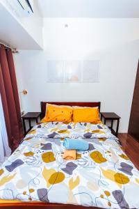 Serene City Stay Trendy Cozy Makati Condo Fun Swim Gym Netflix 4047