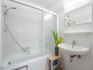 Apartment Sirius with parking and shared pool by Interhome