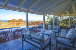 Beachfront Alkioni ground floor apartment with swimming pool - 埃皮斯科皮